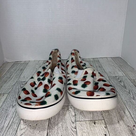 Sole Mates Womens Size 11 Slip On Canvas Shoes Loafers White Pineapple Print - Picture 2 of 8